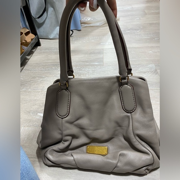 Marc by Marc Jacobs Solid Leather Shoulder Bag in Cement color, Very Good - Picture 8 of 12